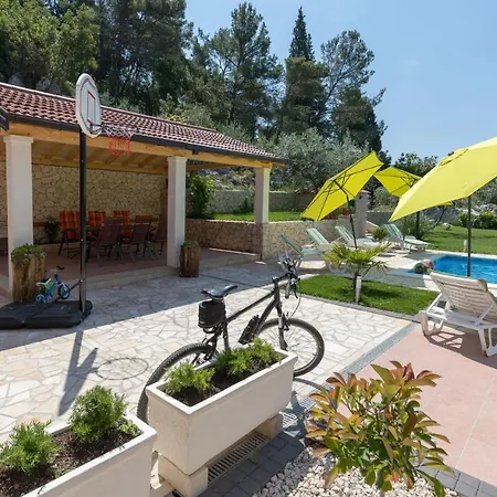 Ostojic Attractive With Private Pool Near Lakes