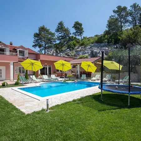 Ostojic Attractive With Private Pool Near Lakes Вилла *