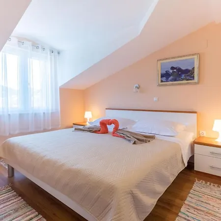 Ostojic Attractive With Private Pool Near Lakes Вилла Плоче