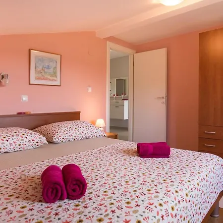 Ostojic Attractive With Private Pool Near Lakes Вилла Плоче