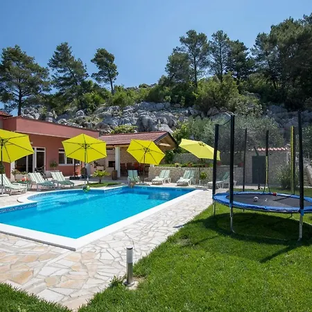 Ostojic Attractive With Private Pool Near Lakes Плоче
