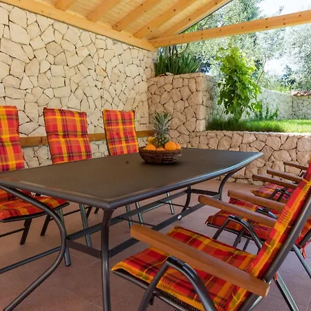Вилла Ostojic Attractive With Private Pool Near Lakes