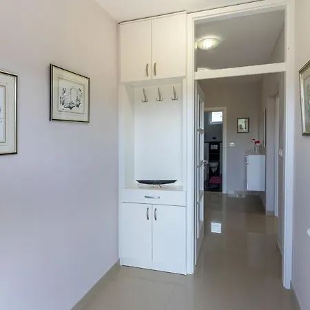 Вилла Ostojic Attractive With Private Pool Near Lakes *