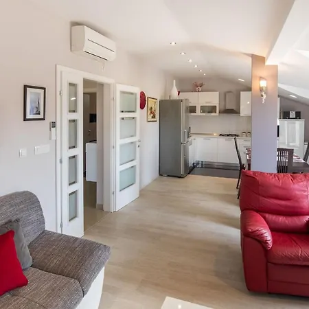 Ostojic Attractive With Private Pool Near Lakes * Плоче