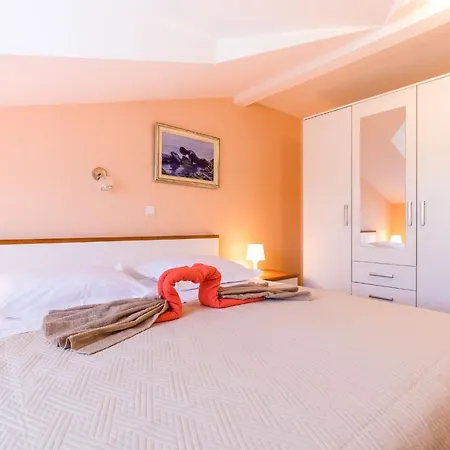 Ostojic Attractive With Private Pool Near Lakes Вилла Плоче