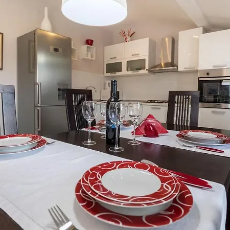 Ostojic Attractive With Private Pool Near Lakes