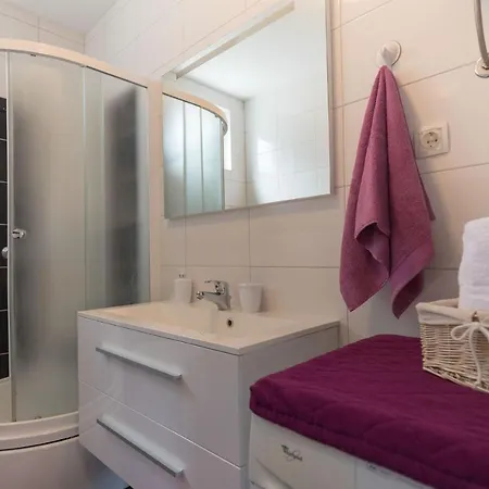 Villa Ostojic Attractive With Private Pool Near Lakes *
