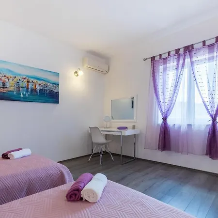 Ostojic Attractive With Private Pool Near Lakes Villa Ploce (Dubrovnik-Neretva)