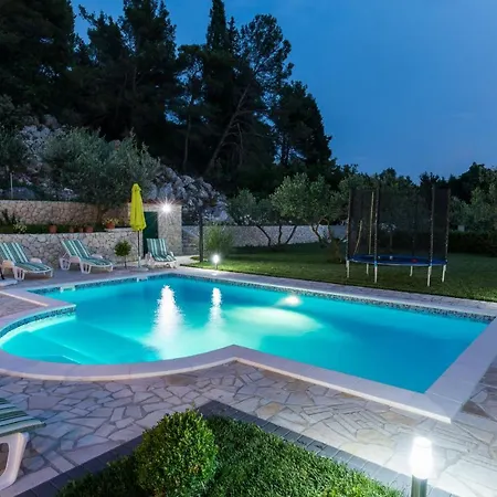 Ostojic Attractive With Private Pool Near Lakes Villa