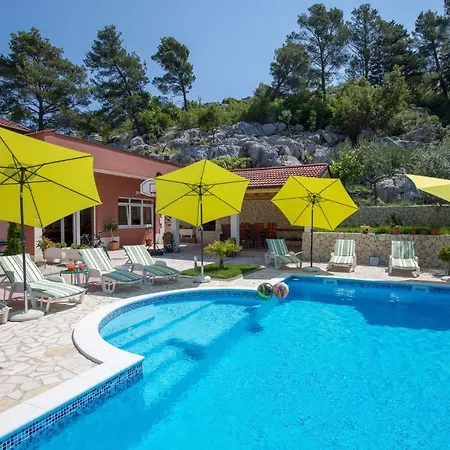 Ostojic Attractive With Private Pool Near Lakes *